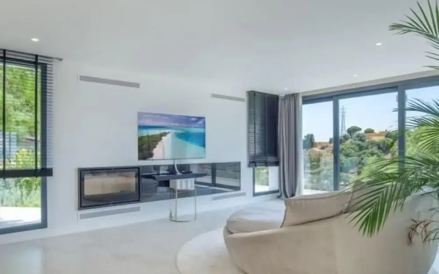 Sunrise Villa Marbella by Lodgerstrip