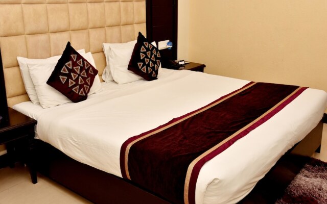 OYO 2148 Hotel Metro 43