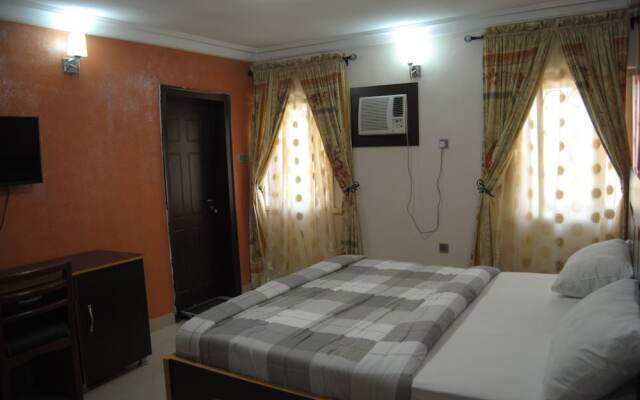 De Royal Legacy Hotel and Suites