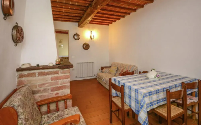 Cozy Farmhouse in Castiglione del Lago With Swimming Pool