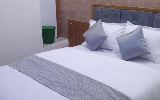 Hotel S G,Vadodara