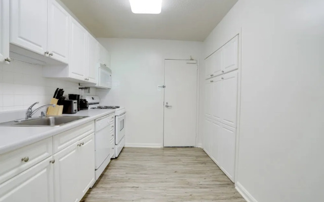 Exclusive Condo with Gym in Crystal City