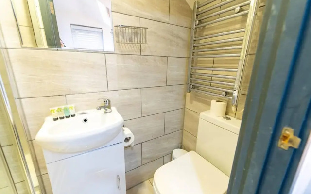 Spacious Comfortable Studio Near the University