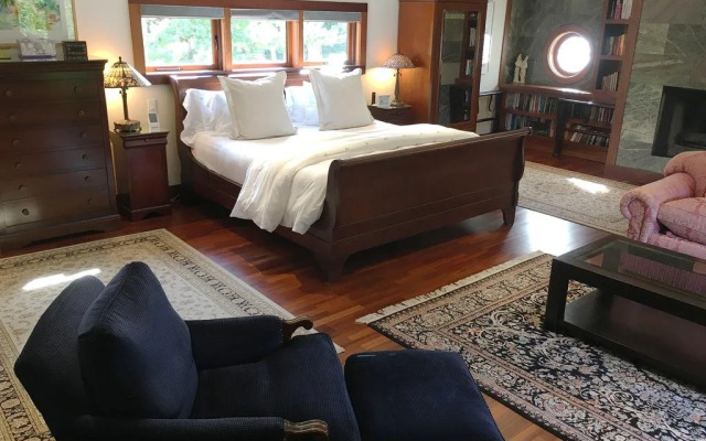 East Hampton Art House Bed & Breakfast