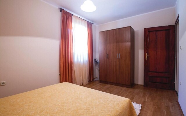 Amazing Home in Kapelica With Wifi and 5 Bedrooms