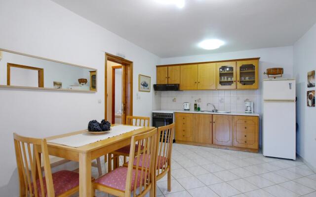Rouladina Apt 4 in Stalos