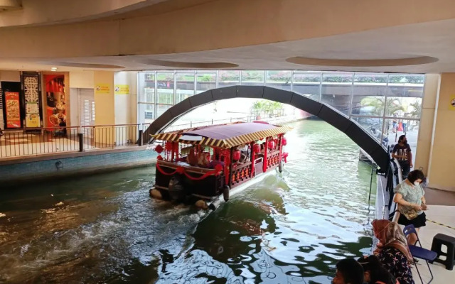 Lovely Mines Astetica Lake View Seri Kembangan 2BR