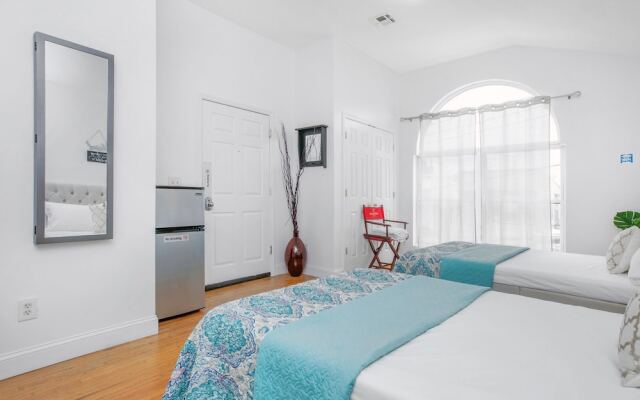 Racpanos Modern Stay on Forrest Street