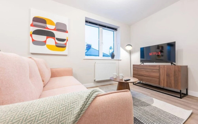 Luxurious 2 Bed Central Cardiff Free EV Charge