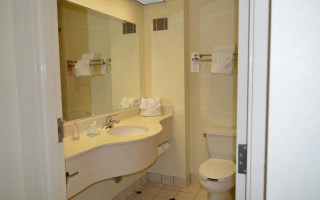 Opal Hotel & Suites