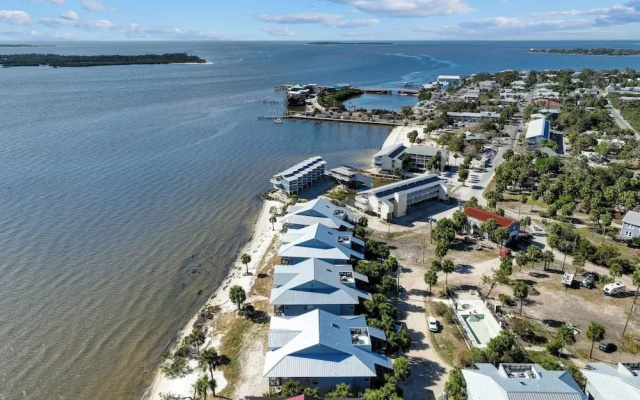 Walkable Beachfront Retreat on Cedar Key!