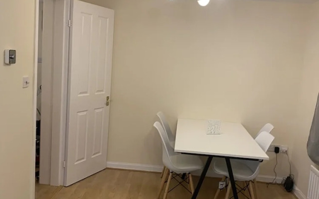 Impeccable 2-bed Apartment in London