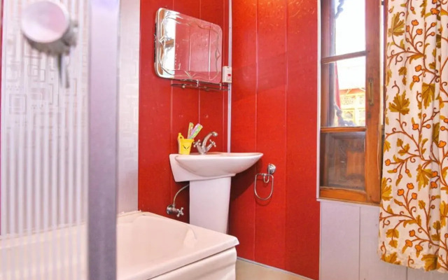 De Laila House Boat by Sterling