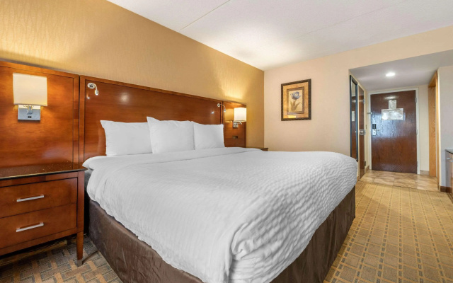 Clarion Hotel Conference Center on Lake Erie