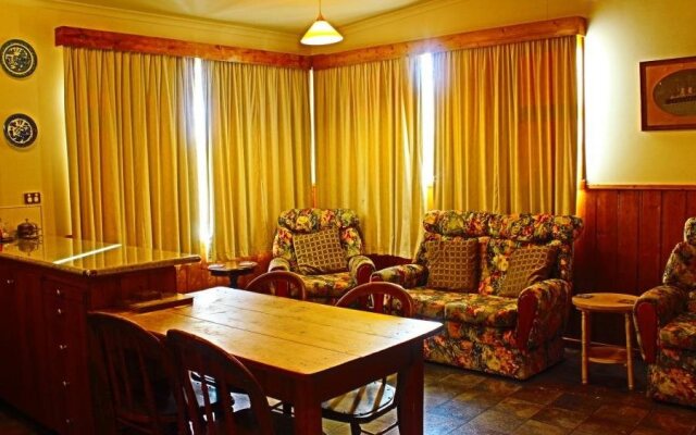 Colonial Cottages of Ross