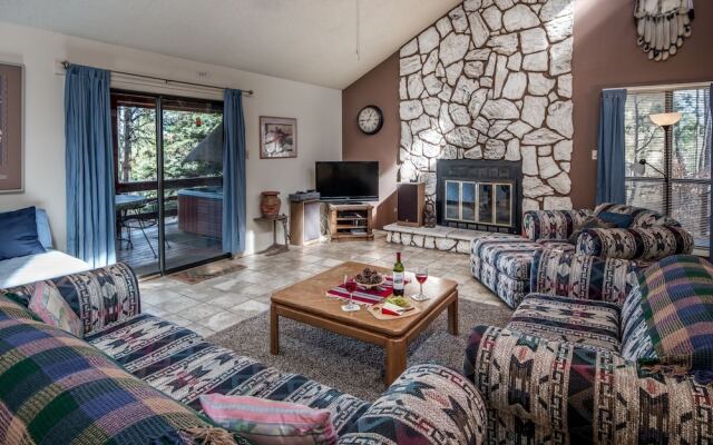 Kizzy's Kove - Two Bedroom Cabin