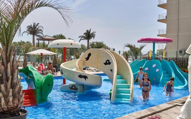 Royale Sundance Studio 8 in Alezzi Beach Spa Pool