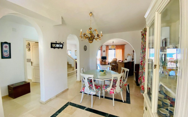 Beautiful house on the beachfront in Costa tropical