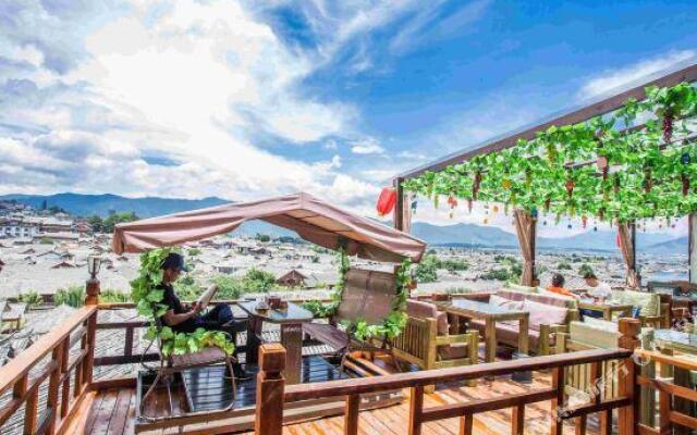 Lijiang Shishan House
