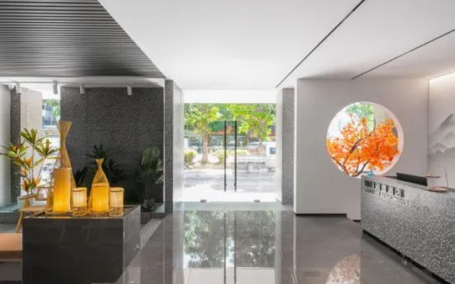 Encounter at the Corner Lodge Hotel (Shantou Chenghai Pumei Flagship Store)