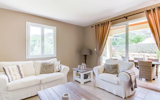 Luxurious Holiday Home in Le Plan-de-la-tour With Pool