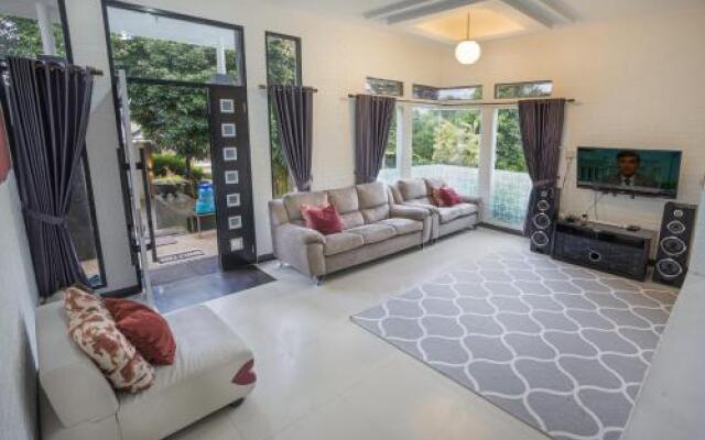 Villa Fiore Puncak