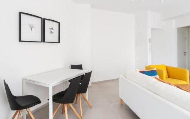 Colorful 2BR in Dizengoff 298 by HolyGuest
