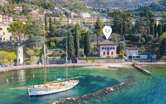 Villa Schlosser Lake Front & Private Pool