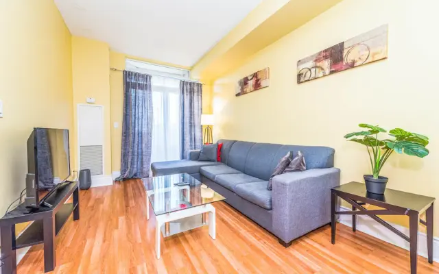 Canadian Madmac Furnished Apartment - Square One Ovation