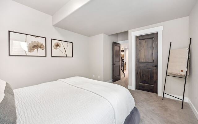 Upscale Waterfront Estate With Mountain Sunset Views