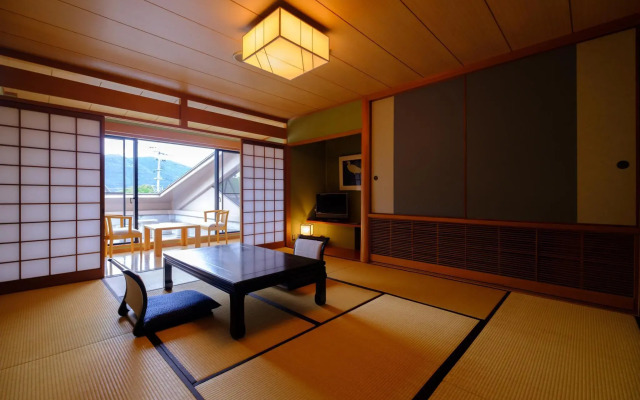 Yufuin Kinrinko Hotel