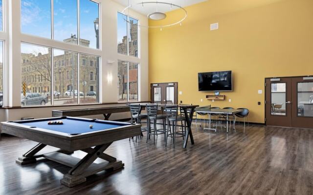 Milwaukee Executive 1BD 1BA Downtown Apartment