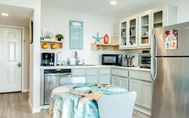 Seaside and Breezy Condo at the Victorian
