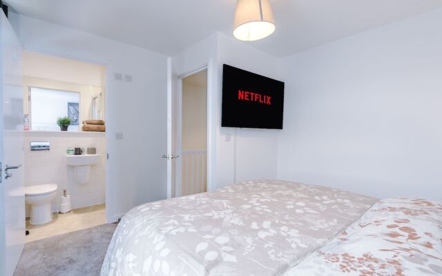 Stunning 3-bed House in Salford