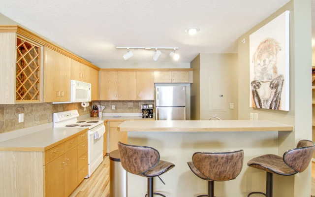 First-floor Big Sky Condo With Hot Tub!