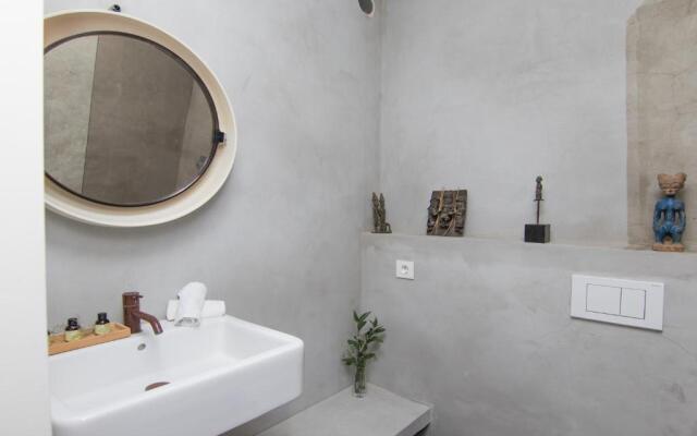 Exclusive Design Villa : 1080 m2, oceanfront, 2 swimming pools.