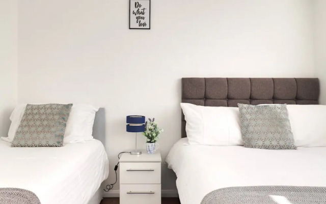 Skyvillion - Valley Way - 3bed House In Stevenage