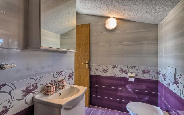 Amazing Home in Liznjan With Wifi and 3 Bedrooms