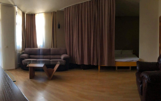 Flora Apartment 612A