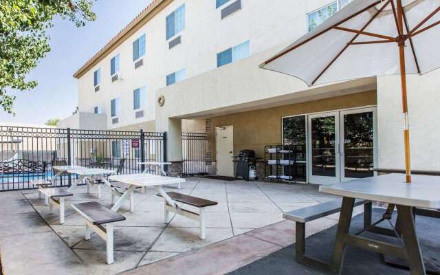 Comfort Suites Bakersfield