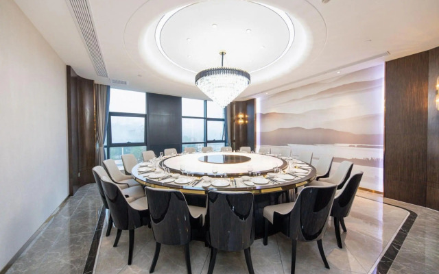 Mercure Hotel Xinyangdong Railway Station