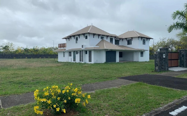 Charming 4-bed Villa in Beau Vallon