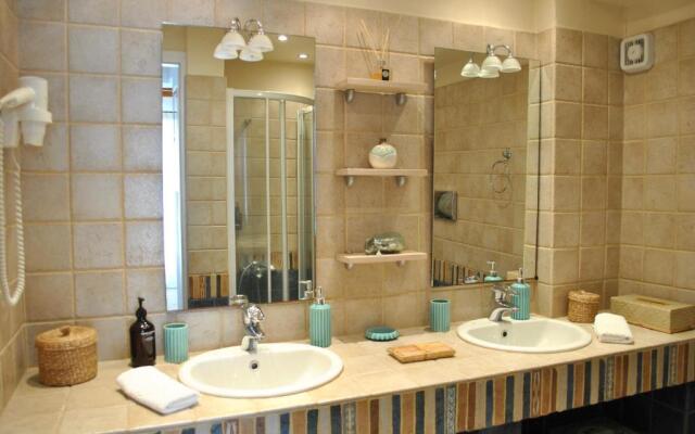 Pende Traditional Luxury Villas