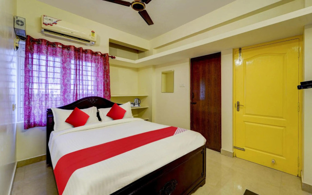 OYO Flagship 80521 Senthamizh Residency