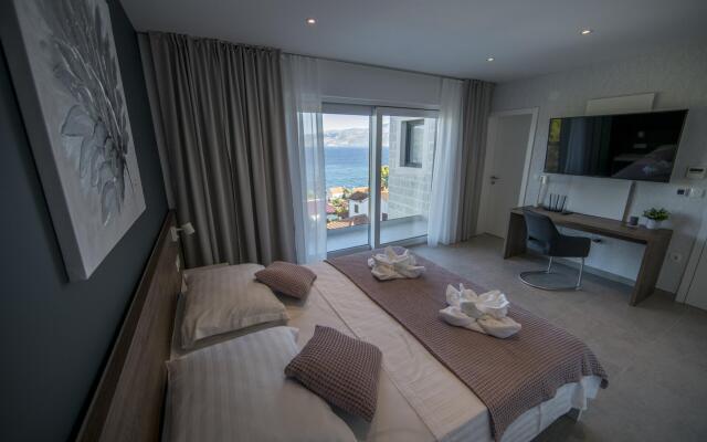 D in Postira with 7 bedrooms and 7 bathrooms