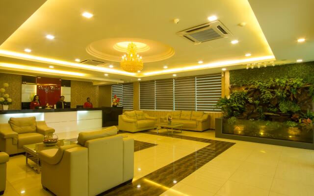 Capital O 91074 Grand World Hotel