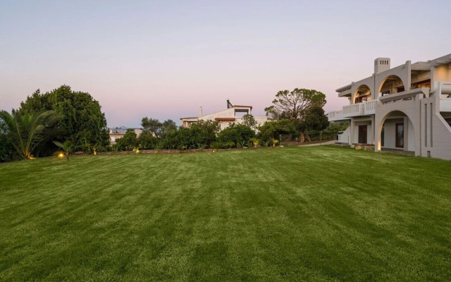 Azatis Luxury Villa