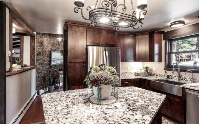 Rustic Pines Retreat