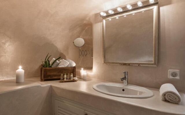 The Small Architect'S Villa Santorini