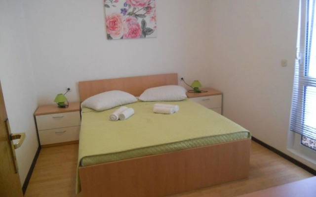 Ivo - With Terrace - B2